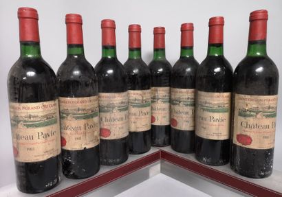 null 8 bouteilles Château PAVIE - 1er GCC Saint Emilion 1981 

Etiquettes tachées...