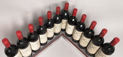 null 12 bouteilles Château LA LAGUNE - GCC Haut-Médoc 1985 

Etiquettes tachées et...