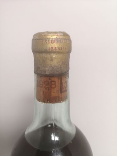 null 1 bouteille Château d'YQUEM - 1er Gc supérieur Sauternes 1928 

Etiquette abimée...