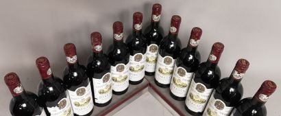 null 12 bouteilles Château SIRAN - Margaux 1988. En caisse bois. 

Etiquettes légèrement...