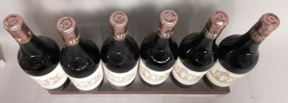 null 6 bouteilles Château HAUT BRION - 1er Gcc Pessac Léognan 1982 

Etiquettes légèrement...