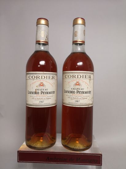 null 2 bouteilles Château LAFAURIE PEYRAGUEY - 1er Cc Sauternes 1987. En caisse bois....