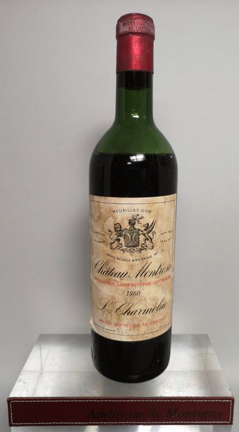 null 1 bouteille Château MONTROSE - Saint Estèphe 1960 

Etiquette tachée. Niveau...