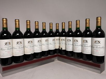 null 12 bouteilles Château HAUT BATAILLEY - 5é Gcc Pauillac 1989. En caisse bois,...