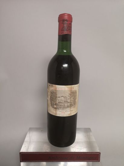 null 1 bouteilles Château LAFITE ROTHSCHILD - 1er Gcc Pauillac 1958 

Etiquette légèrement...