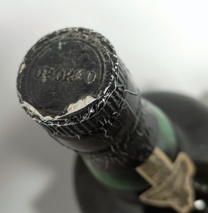 null 1 bottle PORTO - PORTA DA SILVA 1937 

Slightly damaged label.
