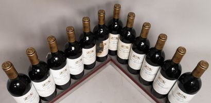 null 12 bouteilles Château HAUT BATAILLEY - 5é Gcc Pauillac 1989. En caisse bois,...