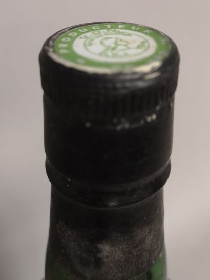 null 1 bouteille MAURY MAS AMIEL Cuvée spéciale 1981 

Etiquette légèrement tach...