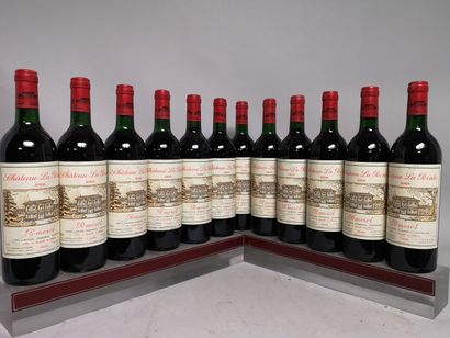 null 12 bouteilles Château La POINTE - Pomerol 1988. En caisse bois. 

Etiquettes...