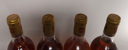 null 4 bouteilles Château LAMOTHE - Sauternes 1985 

Etiquettes tachées, abimées,...