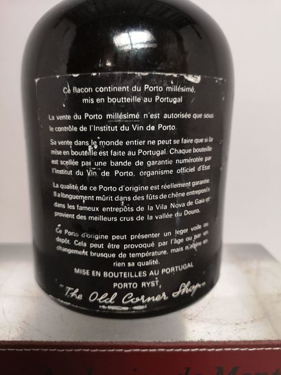 null 1 bouteille PORTO - PORTA DA SILVA 1937 

Etiquette légèrement abimée.