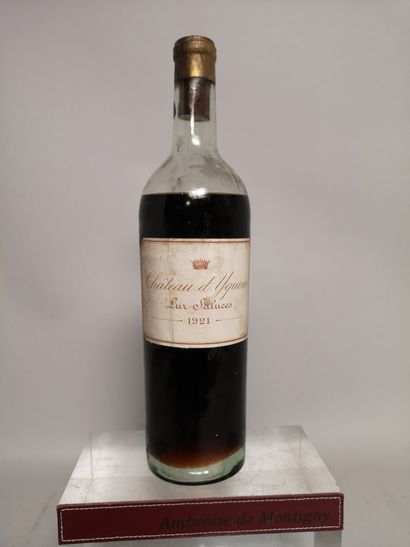 null 1 bouteille Château D'YQUEM - 1er Gc supérieur Sauternes 1921 

Etiquette légèrement...
