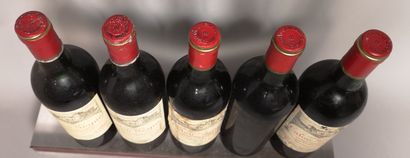 null 5 bouteilles Château CALON SEGUR - 3é GCC Saint Estèphe 1989 

Etiquettes tachées,...