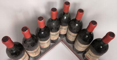 null 8 bouteilles Château PAVIE - 1er GCC Saint Emilion 1981 

Etiquettes tachées...
