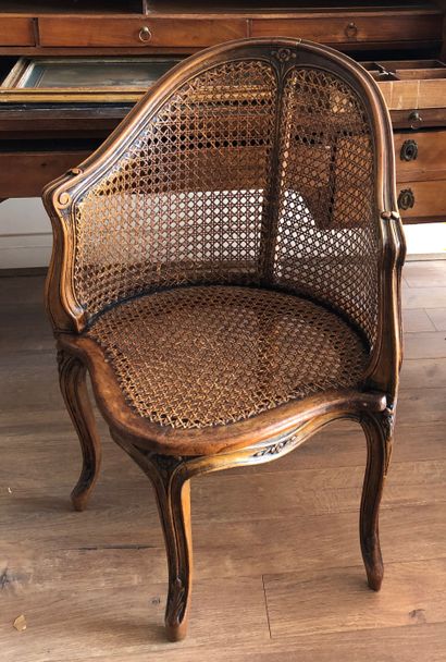null Louis XV style desk armchair

In natural wood, seat and back cane. 

89 x 61...