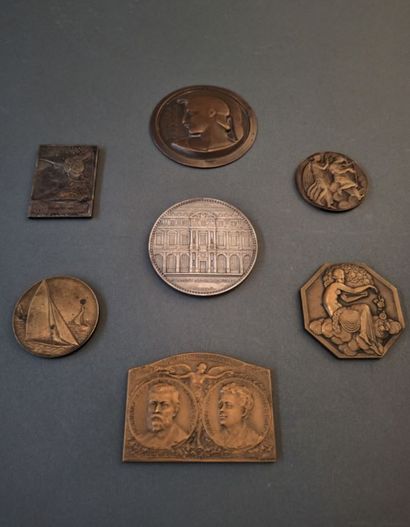 null Lot of 7 medals : 

- Bronze medal for the Second National Labour Exhibition,...