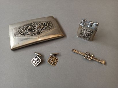 null Silver lot, 2nd title 800‰, with dragons decoration including a card holder,...