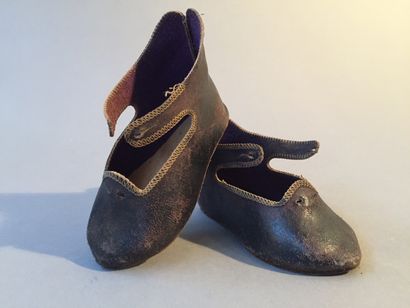 null Pair of shoes marked BEBE JUMEAU registered design

Size 15

Good condition