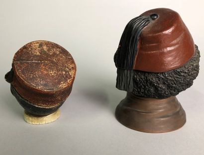 null Lot of 10 tobacco pots including : 

- Head of man with beard and moustache,...