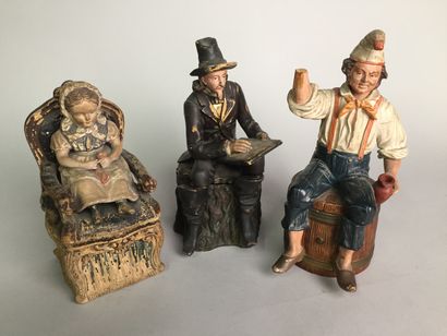 null Lot of 9 tobacco pots including : 

- Bust of a 17th century man, Musketeer...