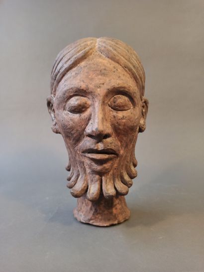 null School of the 20th century. 

Head of Christ

Patinated terracotta

H. 32 c...