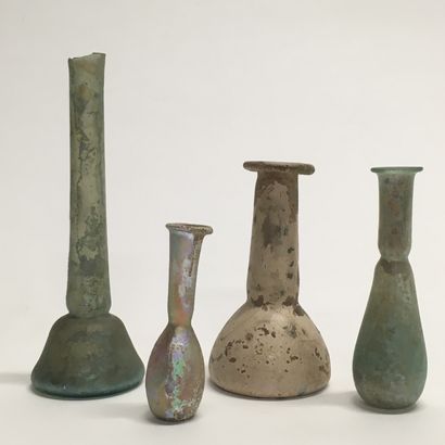 null Quatre verres

Art romain, vers le IIe siècle

Pichets, lacrymatoires, balsamaires

Irisations

Grand...