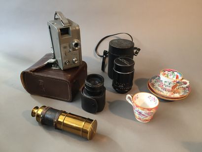  Lot including : 
- A spyglass. 
- A ZEISS IKON camera. 
- ASAHI PENTAX lens. 
We...