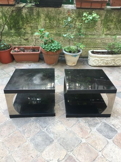 null Two black lacquered wood and chromed metal sofa ends.

Small accidents

40 x...