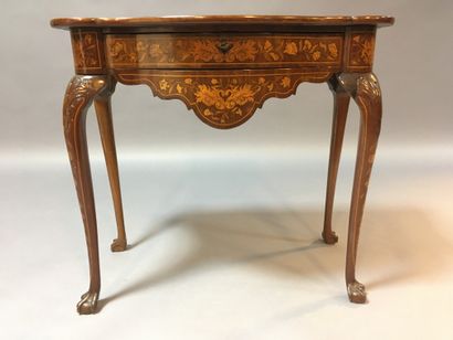 null Console table in inlaid wood, the top decorated with a flowering vase surmounting...