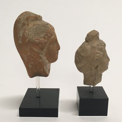 null Two female heads in terracotta 

Greco-Roman period

Traces of polychromy

H.:...