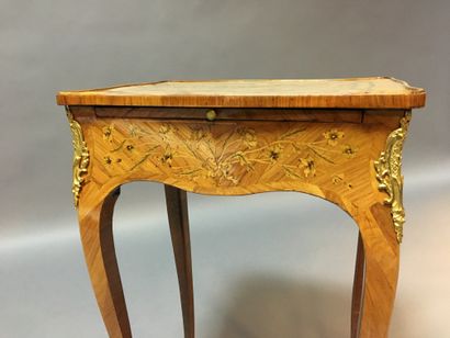 null Louis XV period writing table

In exotic wood veneer and floral marquetry, decorated...