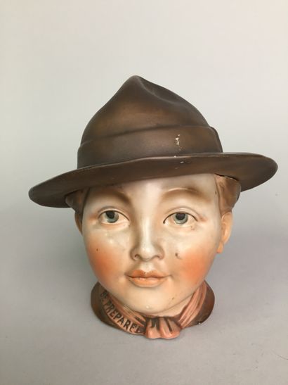 null Lot of 9 tobacco pots including : 

- Young Scout's head with felt tip "BE PREPARED"....