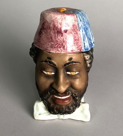 null Lot of 10 tobacco pots including : 

- Smiling Turk's head with fez and bow...
