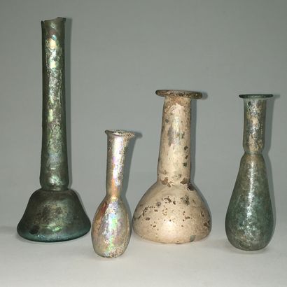 null Quatre verres

Art romain, vers le IIe siècle

Pichets, lacrymatoires, balsamaires

Irisations

Grand...