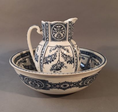 null Wedgwood earthenware broc and basin with blue camaieu decoration of flowered...