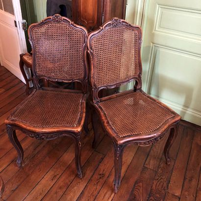 null Quatre chaises cannées de style Louis XV

Petits accidents

102 x 51 x 47 c...