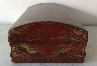 null Red lacquered wood wig box with imitation Chinese decoration. 

Misses and accidents

Late...