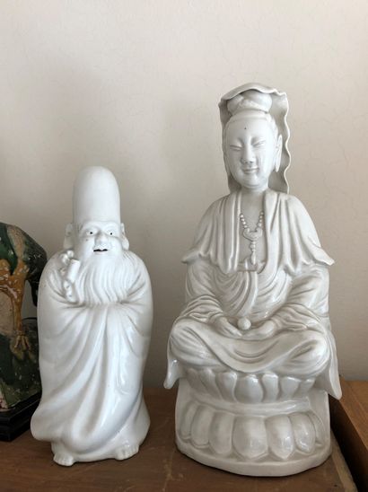 null CHINE

Vieux sage et Guanyin 

Porcelaine blanche

H. de la Guanyin : 30 cm