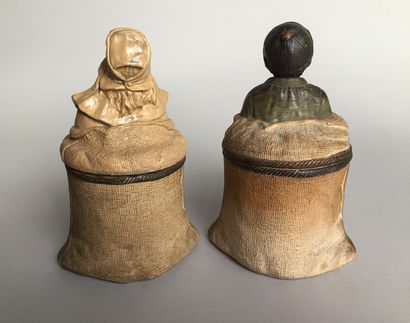 null Lot of 6 tobacco jars including : 

- Grain bag from which a bust of a little...