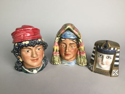 null Néfertiti avec sa coiffe.

Biscuit polychrome

Circa 1900

Petits manques et...