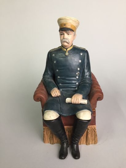 null Empereur GUILLAUME II (1859-1941) en uniforme, assis sur un fauteuil capitonné....
