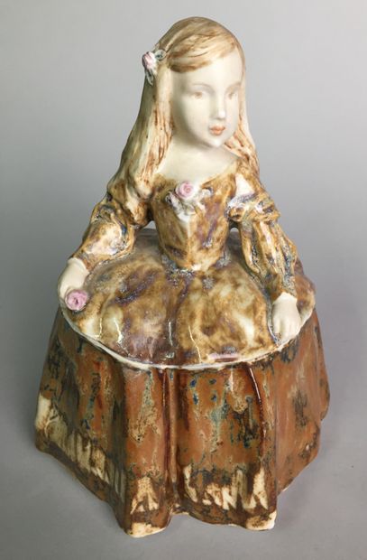 null Girl in a 17th century dress with roses in hand. 

Glazed biscuit

N° AHB PARIS...