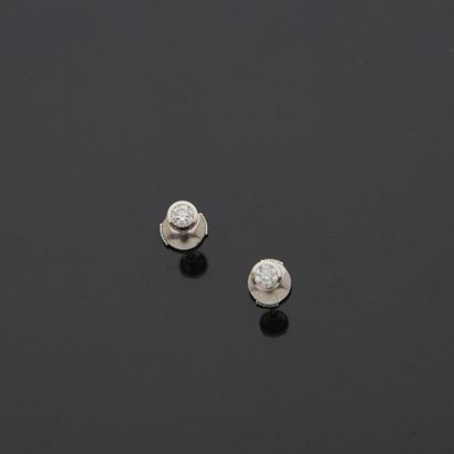 null A pair of 18K white gold 750‰ stud earrings, set with a brilliant cut diamond....