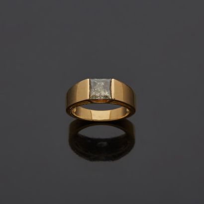 null An 18K yellow gold 750‰ flat band ring, set with a lightly colored (brown) princess...