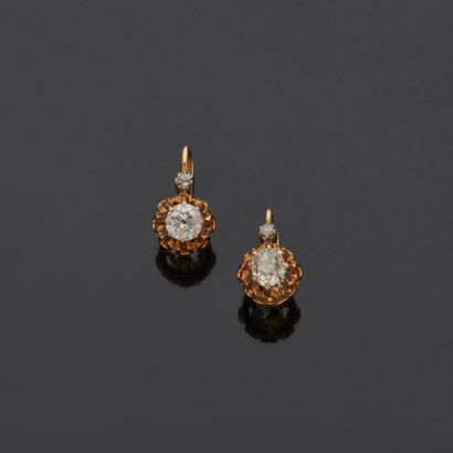 null A pair of 18K yellow gold 750‰ earrings, known as sleepers, set with old cushion-cut...