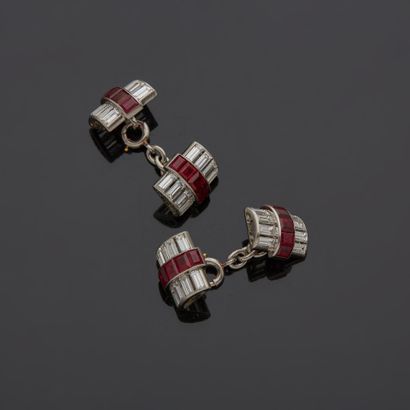 null VAN CLEFF ARPELS - Pair of 850‰ platinum double cufflinks, composed of domed...