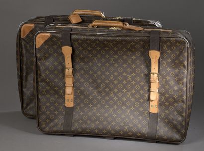 null LOUIS VUITTON

Lot including two Satellite 80 suitcases in Monogram canvas and...