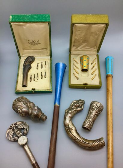 null Lot including:

- a silver umbrella handle 1st title 925‰, of truncated cone...