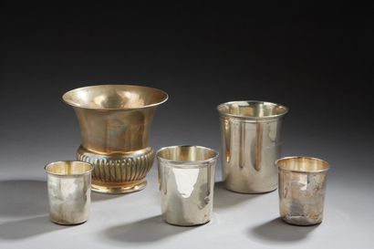 Lot including: 
- a straight silver kettledrum...