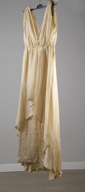 null CARVEN

Cocktail dress in silk chiffon and nude striped satin, chest on wide...